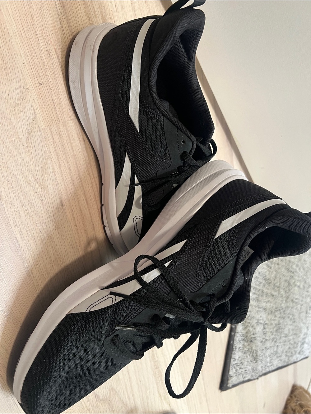 Reebok Black and White Men's Athletic Sneakers ortholite comfort footbed